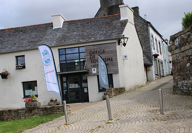 L'office du tourisme, St Thégonnec Loc Eguiner